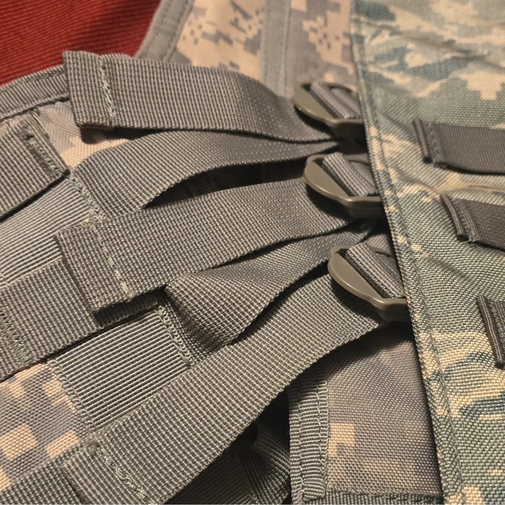 CamelBak BlackHawk Hydration Pack 2L Reservoir MOLLE Camo Adjustable Straps